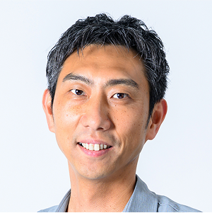 中外製薬研究本部で10年以上にわたりデータサイエンティストとしてのキャリアを積む。バイオインフォマティクスを専門とし、がんや免疫疾患領域における創薬標的やバイオマーカー候補探索、作用機序解析、そのためのオミクスデータベース構築などに貢献。2019年以降は研究部門全体のデータサイエンス力強化に向け、研究系データ統合解析基盤構築プロジェクトを主導、データ価値最大化およびデータドリブン創薬加速の実現に尽力。
