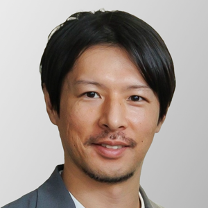 2009年、大手電機メーカーに入社し、製造業、特に素材化学分野のお客さま向けにERPなどの基幹システム導入・刷新や業務のデジタル変革を推進。
2020年よりENEOSにて、全社的なデータ活用を支えるプラットフォームの構築と利用拡大、データガバナンスの策定を主導。