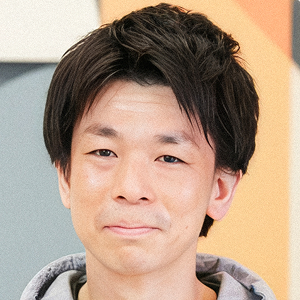 新卒で東京海上日動システムズに入社。社内向けアプリケーションの内製開発を経験した後、損保・損害部門向けシステムの設計・開発を担当。
その後、2018年に現所属組織の立ち上げメンバーとしてデータレイク・データ分析環境の構築、データ分析支援、BIツール導入・展開、自動車メーカーとのテレマティクス保険（PHYD）の開発など、データ活用に関連する様々なプロジェクトを推進。