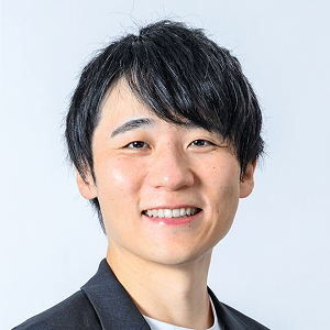 新卒でNTT東日本に入社し、R&D部門で音声認識・自然言語処理の研究、機械学習システム開発やOps開発のPMに従事。その後、キーエンスで新規事業立ち上げに参画し、カスタマーサクセスの仕組み構築、顧客向けデータ分析コンサル、チームマネジメントを担当。現在はSnowflakeでSenior Solution Engineerとして、主に通信業界のお客様のデータ活用や基盤刷新を支援。