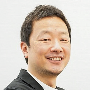 1994年4月に住友信託銀行へ入社し、名古屋支店に配属。1996年10月、社内公募で運用部門へ異動し、国内株式・債券運用やクレジットアナリストなど投資関連業務を幅広く経験。ポートフォリオ分析システムの開発にも従事し、分析技術を磨く。2023年4月にはデータの爆発的増加とAI・機械学習技術の発展に大きな可能性を見出し、データサイエンスユニットを新たに立ち上げ。2024年4月より、ＤＸ推進部担当執行役員。