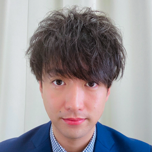九州大学大学院薬学府創薬科学専攻修了。2017 年に塩野義製薬株式会社へ入社。
営業関連の業務（MR/KOL 対応/企画/推進/営業システム導入）を担当後、2021 年よりデータサイエンス部へ異動。
現在はSales&Marketing領域のデータエンジニアやPersonal Health Record 活用や健康経営関連の業務に従事。