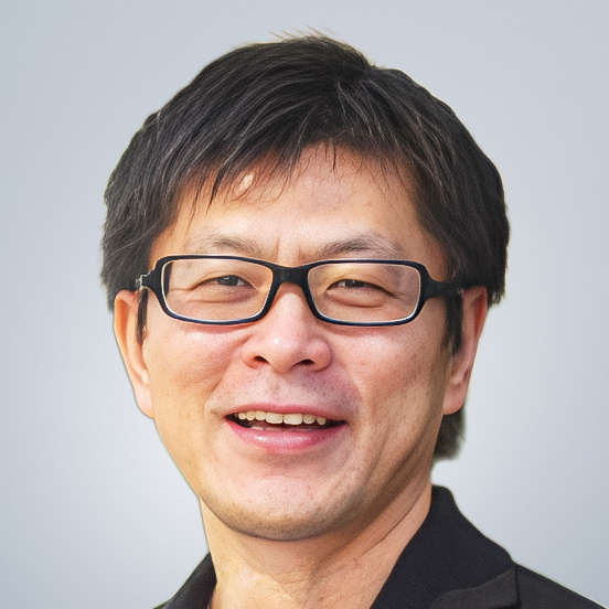 早稲田大学を卒業後、2004年に日産自動車へ入社。IS/IT領域を中心に、マーケティング・営業、アフターセールス、コネクテッドカーサービス、業務システムなど多様な事業領域における変革をリード。アジア・オセアニア地域でのグローバル事業経験に加え、人材マネジメントや新規事業開発にも従事。現在はチーフデジタルインフォメーションオフィサー（CDIO）として、全社DXおよびイノベーション推進を統括し、デジタルを活用した企業変革を牽引している。