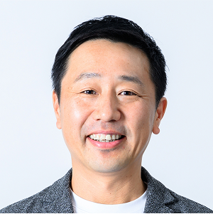 新卒でエネルギー系システム会社にてアプリケーションとミドルウェアの開発保守に従事。2022年にJERAに入社し、現在は全社的なデータ活用に関する取り組みを統括。Snowflakeをデータプラットフォームとして戦略的に採用し、データドリブンな開発プロジェクトの支援、プラットフォームの信頼性確保、事業部門横断的なデータ統合を推進。今後は、AIや機械学習などのSnowflakeの先進機能を当社の業務プロセスや戦略に統合する機会を評価することに注力。