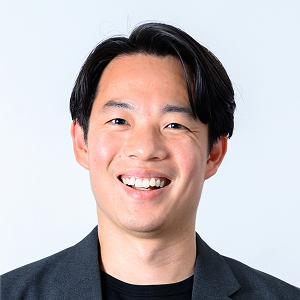 Snowflake合同会社でソリューションエンジニアを担当。主に金融機関のお客様に対して、データクラウドを活用した業務変革・技術支援を行う。
前職のBloomberg L.P.ではエンタープライズアカウントマネージャーとして大手保険会社を中心に、新規提案やソリューション営業を推進し、金融データサービスの導入拡大に貢献。経営層から現場まで多様なステークホルダーと連携し、顧客の業務変革を支援。
2025年4月より現職。
