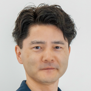 クライアント・サーバーシステム全盛時代にプログラマーとしてキャリアをスタート。その後、大手製造業の IT 子会社にてグループ企業向け全社統合 DB 基盤の企画・構築・運用を担当。DBA として実績を積んだ後、オープンインフラ全般を管理・運用するチームにてマネージャーを務める。クラウドの世界に魅力を感じ、クラウドサービスプロバイダー 2 社でソリューションアーキテクトの経験を積み、2024年4月より現職。