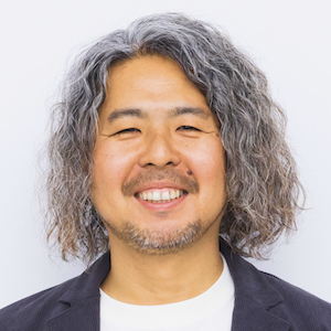 2011年にリクルートグループにキャリア採用入社。アドテクプロダクトの立ち上げエンジニアを経て、同プロダクトの拡大に伴い開発組織のエンジニアリングマネジャーを担当。2020年のリクルートの統合に伴いデータ組織のエンジニアリング機能の責任者へ。現在はR&Dを含むAI活用を含む各事業プロダクトへのデータ技術支援や社内業務のDX支援等を行う横断機能を統括している。